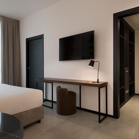 J Hotel Torino Esterno foto