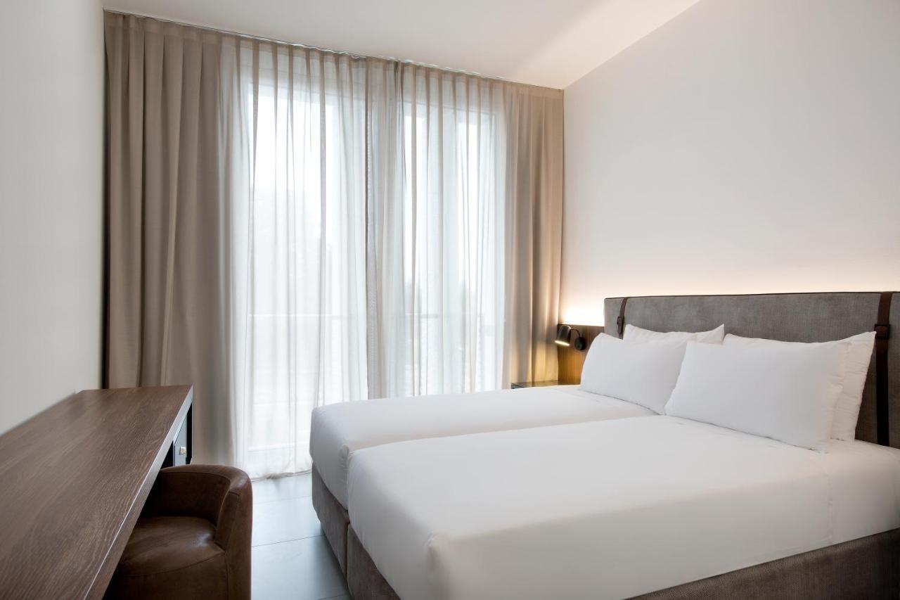 J Hotel Torino Esterno foto
