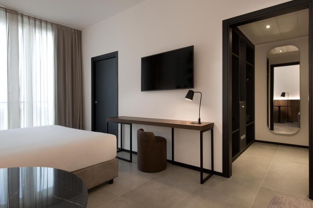 J Hotel Torino Esterno foto
