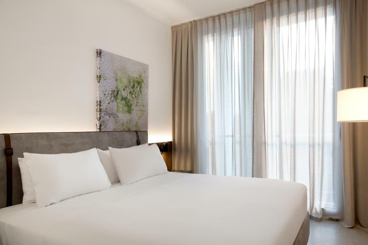 J Hotel Torino Esterno foto