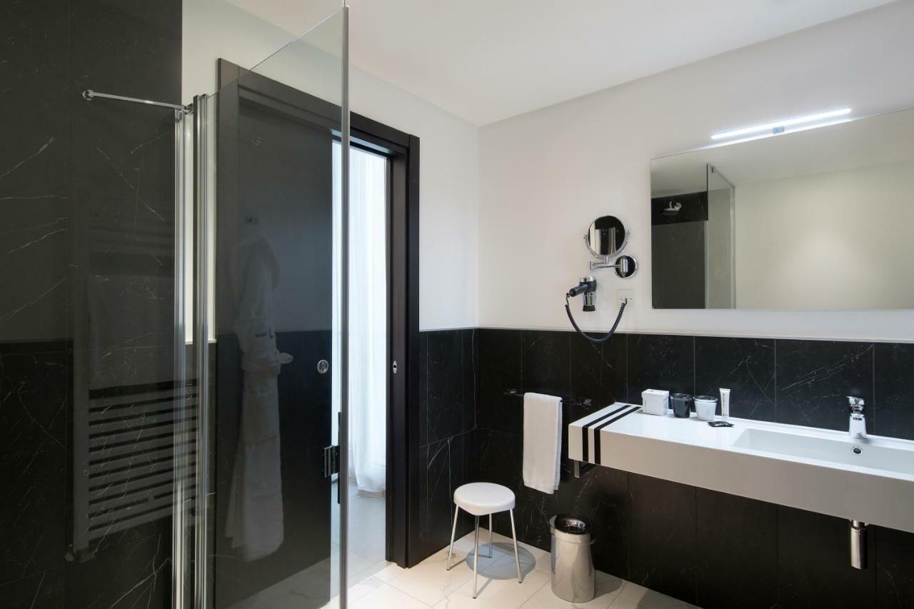 J Hotel Torino Esterno foto